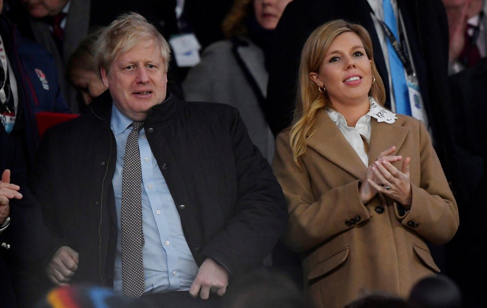 Britský premiér Boris Johnson se svou těhotnou partnerkou Carrie Symondsovou, (9.03.2020).