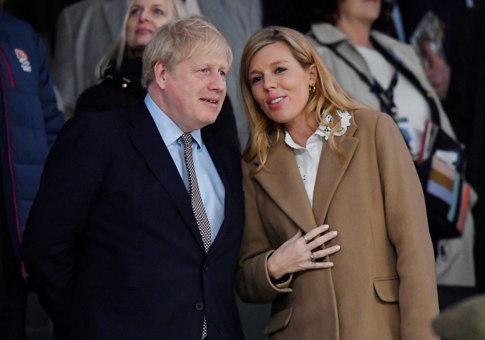 Britský premiér Boris Johnson se svou těhotnou přítelkyní Carrie Symondsovou, (9. 3. 2020).