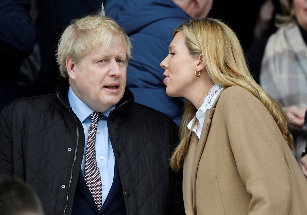 Britský premiér Boris Johnson se svou těhotnou přítelkyní Carrie Symondsovou, (9. 3. 2020).