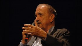 Francouzský spisovatel a scénárista Jean-Claude Carrière zemřel (na snímku z roku 2008)