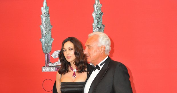 Hlavní hvězda večera italská herečka Monica Bellucci s ředitelem značky Cartier Bernardem Fornasem.