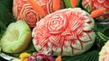 Z obyčejného ovoce a zeleniny dokáží mistři food carvingu vytvořit hotová umělecká díla