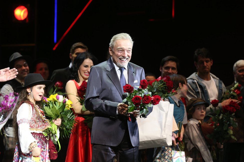 Karel Gott na premiéře  muzikálu Čas růží