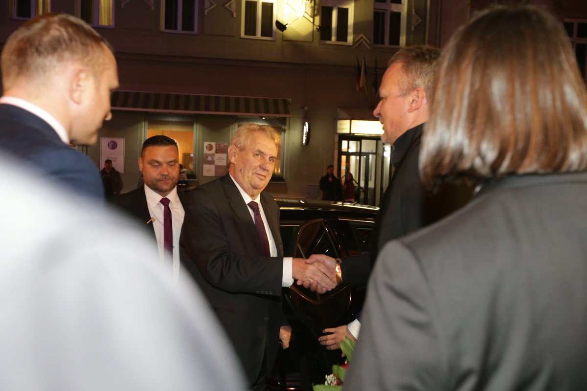 Premiéra muzikálu Čas růží - Miloš Zeman.