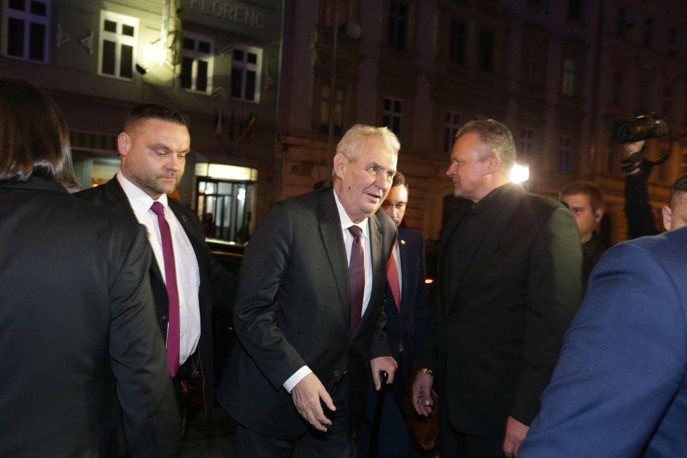 Premiéra muzikálu Čas růží – Miloš Zeman