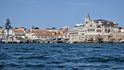 Ještě v polovině 19. století to byla nudná rybářská vesnice. Až do okamžiku, kdy si král Dom Luís I. zvolil citadelu v Cascais jako své letní sídlo. A kam jde král, tam jde i byznys. Ještě v polovině 19. století to byla nudná rybářská vesnice. Až do okamžiku, kdy si král Dom Luís I. zvolil citadelu v Cascais jako své letní sídlo. A kam jde král, tam jde i byznys.