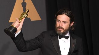 Víme první: Oscarový herec Casey Affleck bude hostem festivalu v Karlových Varech