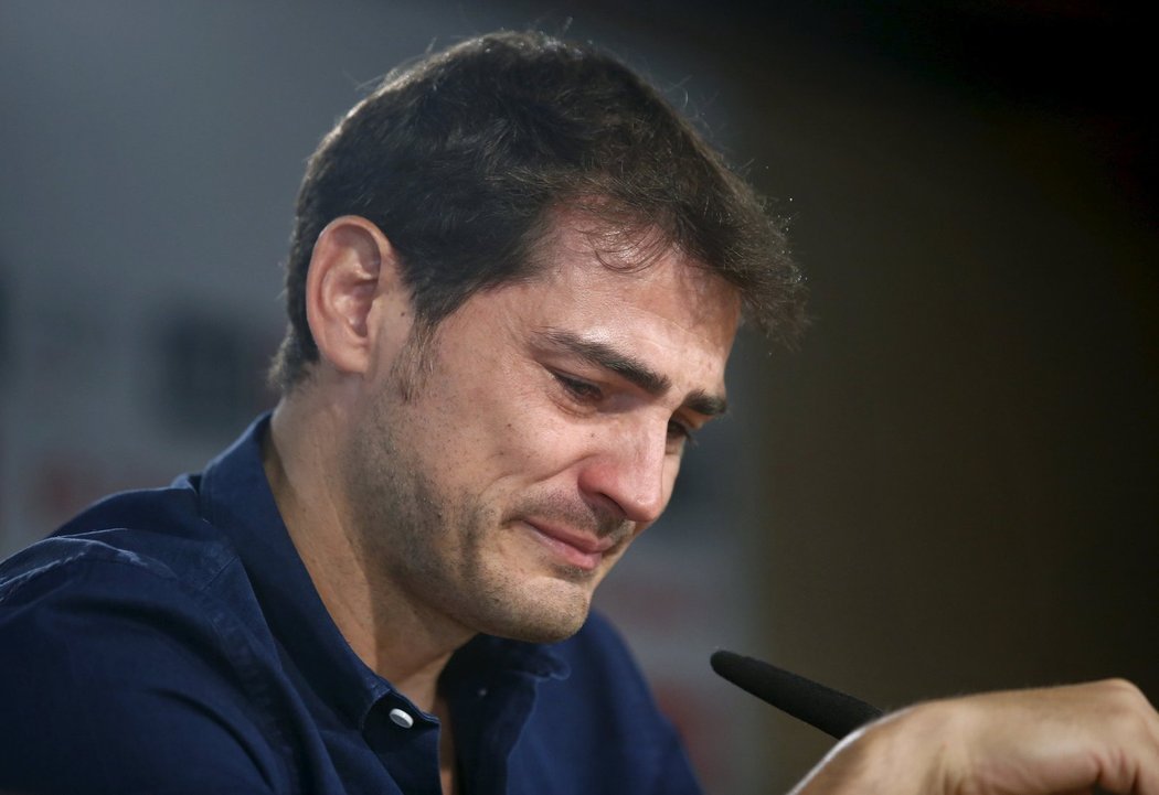 Iker Casillas neudržel na tiskové konferenci slzy