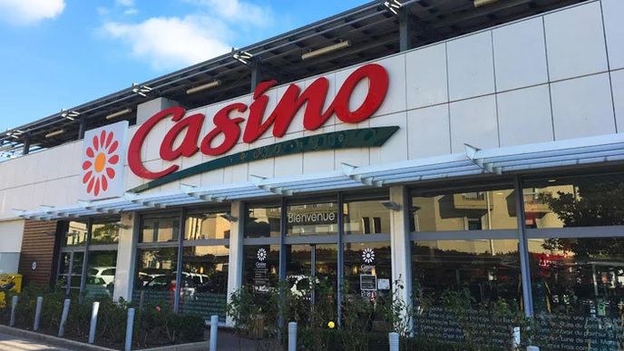 Zadlužený francouzský řetězec supermarketů Casino má převzít český podnikatel Křetínský.