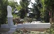 Od příštího týdne propojí zahradu Čáslavské s hřbitovem její hrob.