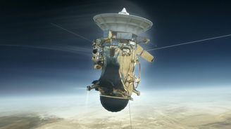 Sonda Cassini vlétla mezi Saturnovy prstence