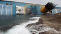 Částečně potopená Costa Concordia Částečně potopená Costa Concordia