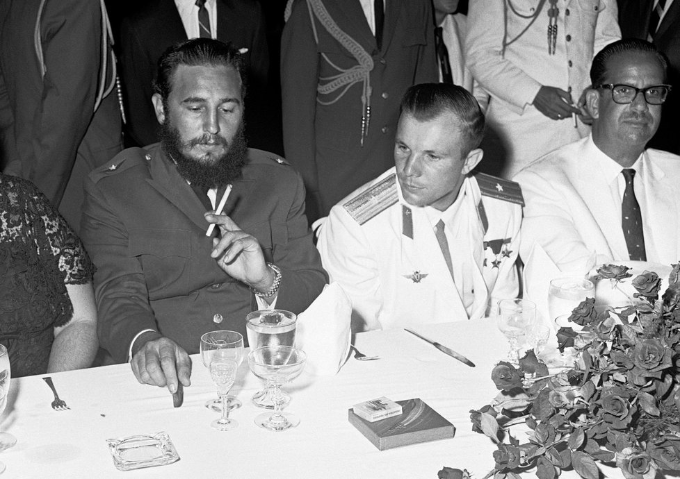 Fidel Castro a předseda společnosti sovětsko-kubánského přátelství Jurij Gagarin