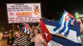 Slavící Kubánci v USA mají jasno: Satane, Fidel je tvůj. Dej mu, co si zaslouží, nenech ho odpočívat v pokoji.