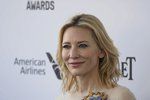 Oscarová herečka Cate Blanchett podporuje uprchlíky.