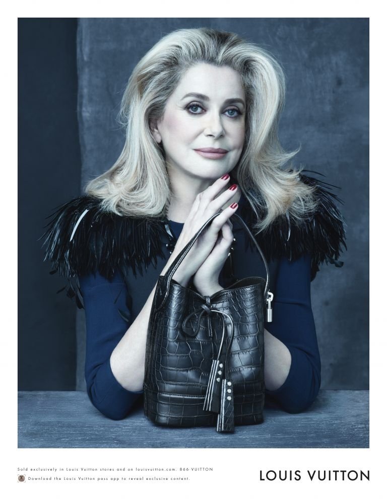 Catherine Deneuve se stala jednou z tváří módního domu Louis Vuitton s/s 2014