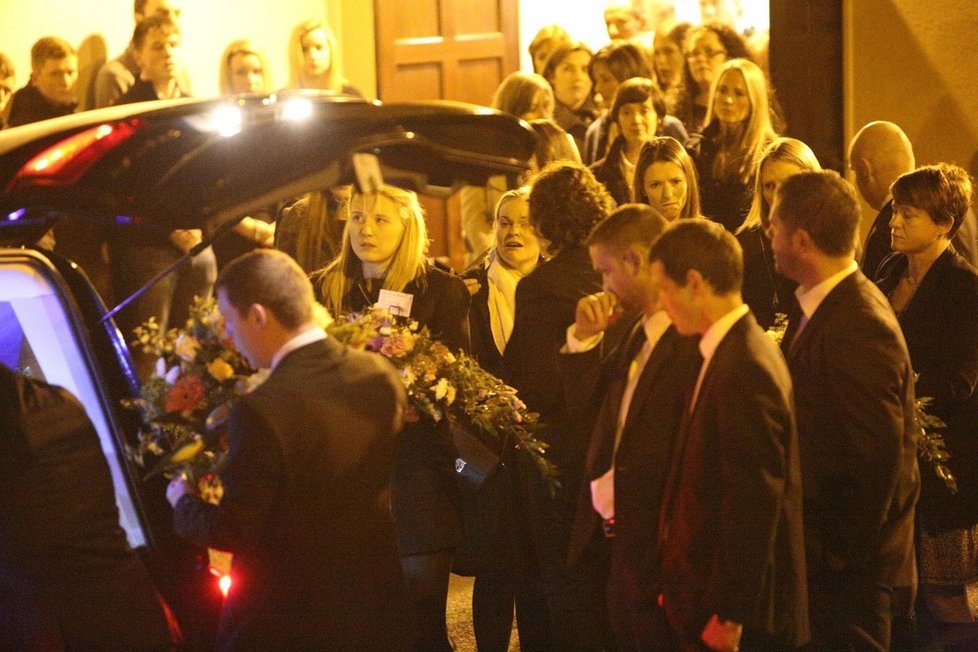 Pohřeb Carreyho expřítelkyně Cathriony White