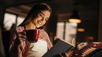 Když venku prší: 4 knihy, které vás nepustí z gauče Když venku prší: 4 knihy, které vás nepustí z gauče