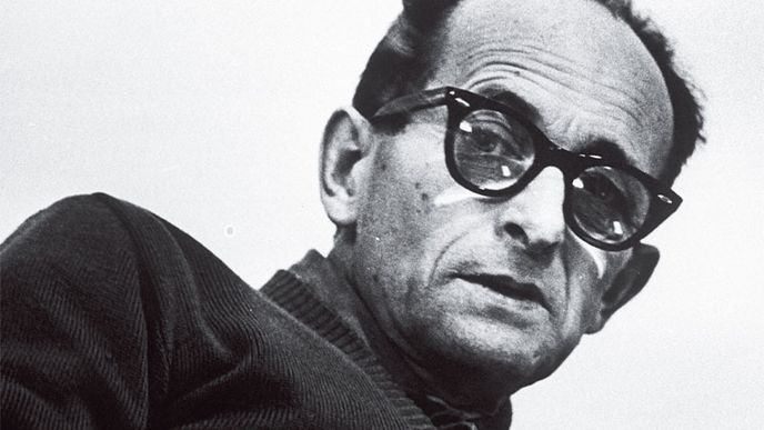 Adolf Eichmann ve své cele v izraelském vězení Džalameh v roce 1961