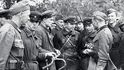 Přátelské setkání tehdy ještě spojenců – sovětských a německých vojáků – v Brestu v září 1939 po společné likvidaci Polska Přátelské setkání tehdy ještě spojenců – sovětských a německých vojáků – v Brestu v září 1939 po společné likvidaci Polska