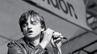 Mark E. Smith: Kulturní ikona, ale i nejprotivnější zpěvák na světě Mark E. Smith: Kulturní ikona, ale i nejprotivnější zpěvák na světě
