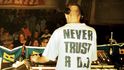 Česko-britský DJ Chris Sadler na Rizzla Party v květnu 1998. V Roxy vedl mezi lety 1998 až 2024 Climax, jednu z nejdéle trvajících rezidenčních nocí na světě. Česko-britský DJ Chris Sadler na Rizzla Party v květnu 1998. V Roxy vedl mezi lety 1998 až 2024 Climax, jednu z nejdéle trvajících rezidenčních nocí na světě.