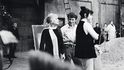 Zleva Ester Krumbachová, Jaroslav Kučera a Věra Chytilová při natáčení dalšího společného filmu, alegorie Ovoce stromů rajských jíme (1969) Zleva Ester Krumbachová, Jaroslav Kučera a Věra Chytilová při natáčení dalšího společného filmu, alegorie Ovoce stromů rajských jíme (1969)
