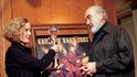 V roce 2002 převzal Sean Connery cenu karlovarského festivalu