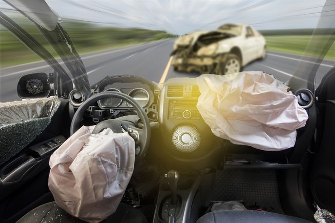 Kvůli minimalizaci nákladů na opravu často chybí airbagy.