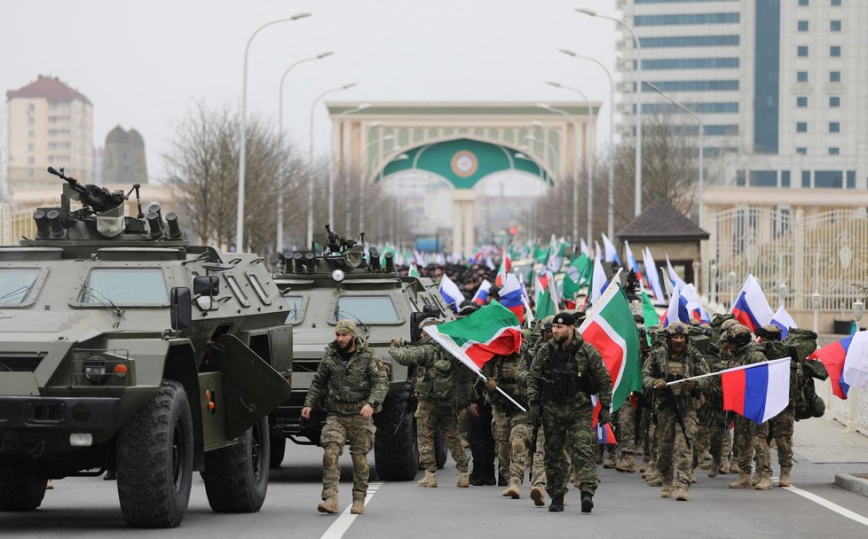 Čečenci a jejich vůdce Ramzan Kadyrov se vydávají na pomoc Putinovi.