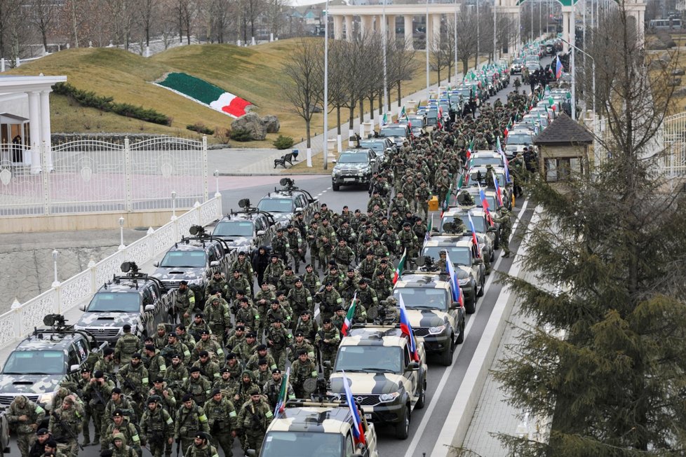 Čečenci a jejich vůdce Ramzan Kadyrov se vydávají na pomoc Putinovi.