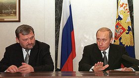 Vladimir Putin a Achmad Kadyrov, 2001