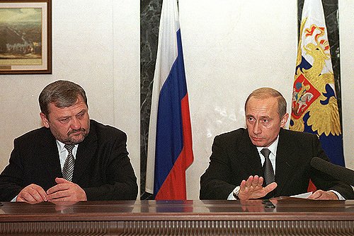 Vladimir Putin a Achmad Kadyrov, 2001.