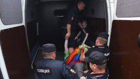 Homosexualita se dlouhodobě setkává s nevolí v celém Rusku, během srpnového pochodu bylo zatčeno mnoho lidí, (04.08.2018).