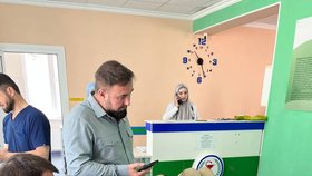 Útok na kritiky Putinova spojence Kadyrova: Novinářku a právníka brutálně zbili