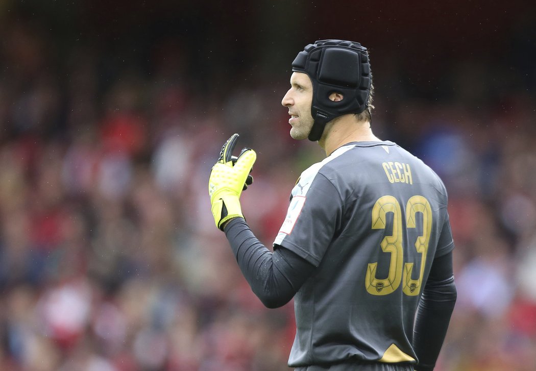 Brankář Petr Čech při domácí premiéře v Arsenalu