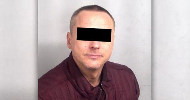 Čech (40) pašoval z Turecka 8 kilo opia! Chytli ho v Británii