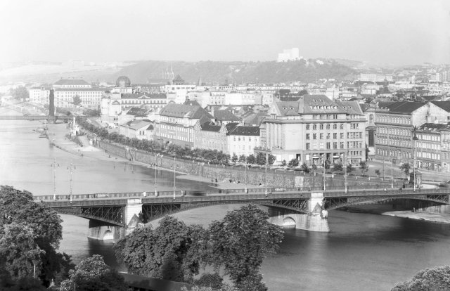 Čechův most na fotografii z roku 1937.