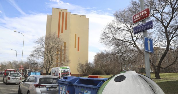 Dolákova ulice připomíná jméno odbojáře, který spolu se svou ženou přišel o život v koncentračním táboře.