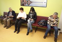 Zdraví v ohrožení? Třetina Čechů má problém zaplatit léčbu a medikamenty
