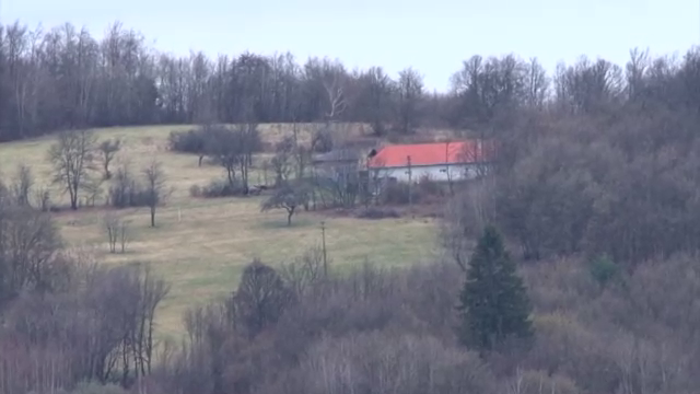 V usedlosti nad slovenskou obcí Čekovce našla parta lidí podezřelou bandasku s neznámou tekutinou. Dva muži ji popíjeli a zemřeli.