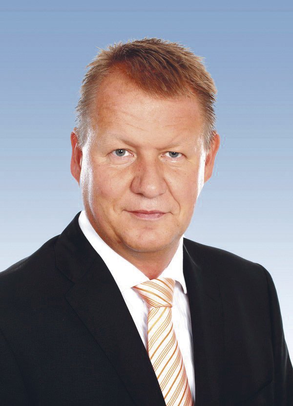 Svatopluk Němeček je ministrem zdravotnictví a členem ČSSD.