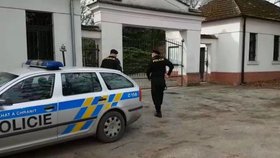 Do Čelákovic se policisté vrátili za denního světla.