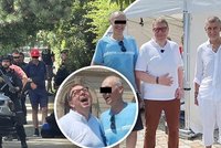 Šokovaní politici: Hledaný učitel o víkendu juchal s Juchelkou a Babišem!
