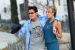 Charlie Sheen a Brett Rossi