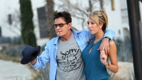 Charlie Sheen a Brett Rossi