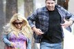 Jessica Simpson a jeí přítel Eric Johnson si vyšli do bistra Boneyard v Los Angeles. Jessica má totiž pořád hlad.