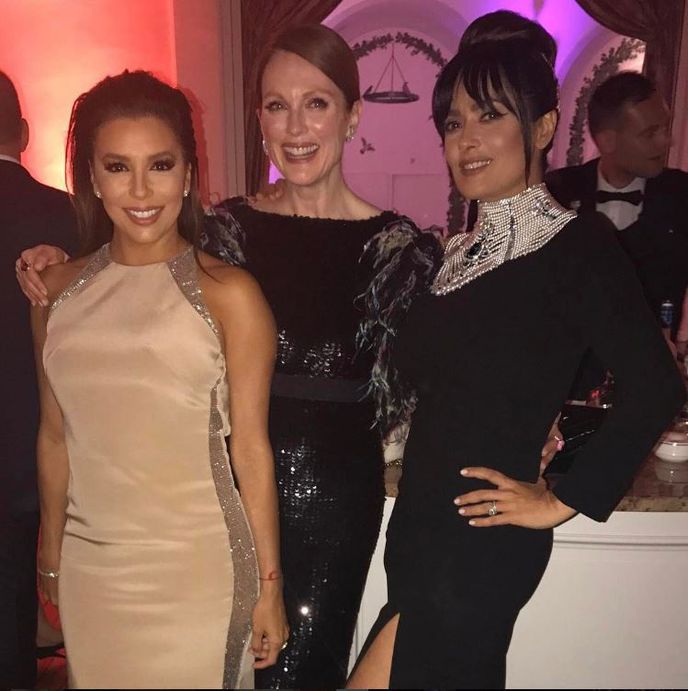 Eva Longoria, Julianne Moore a Salma Hayek na večírku