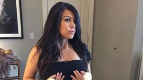 Jen proto, že jste na party v Las Vegas, nemusíte přestat kojit, to je instagramový vzkaz Kourtney Kardashianové. Její syn Reign Aston má právo na kojení, maminka zase na trochu zábavy. Vše se dá řešit pomocí odsávačky.