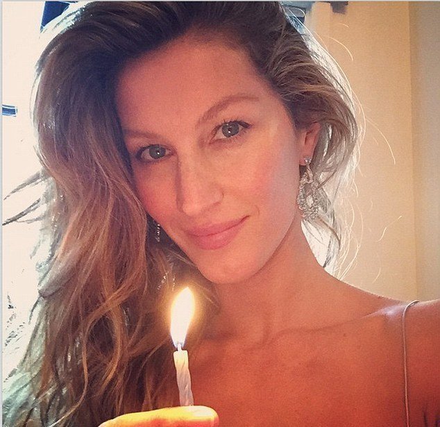 Gisele Bündchen popřála fanouškům vše nejlepší do nového roku.